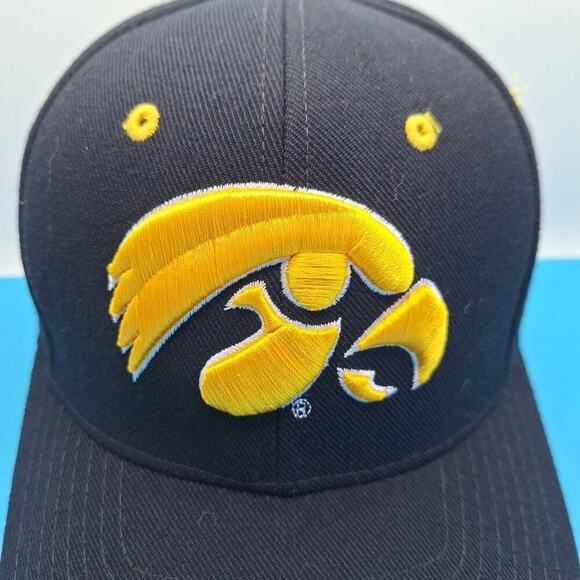 Iowa Hawkeyes Zephyr Z Hat Cap Black Yellow Logo Fitted 6 7/8 Embroidered Wool - Picture 4 of 8
